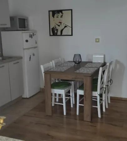 Apartman Leona Apartment *
