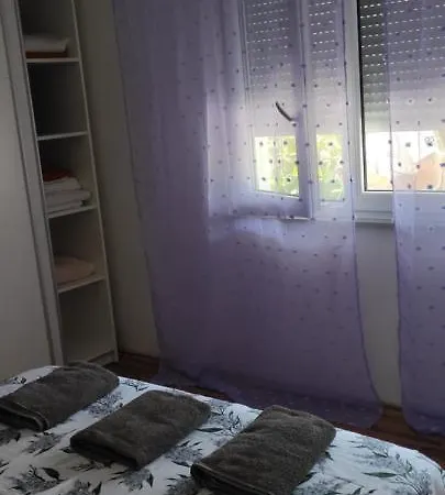 Apartman Leona Omis